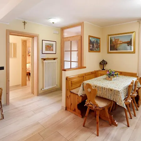 Casa Silvia 아파트 리비뇨